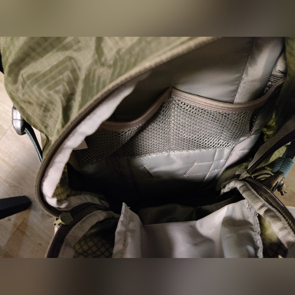 CamelBak Women’s Helena 20 Hiking Hydration Pack - 85 oz - Picture 5 of 7